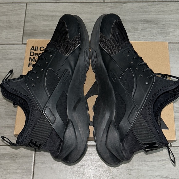 Nike Air Huarache , Men’s Size 10 . Black/Anthracite/Black
Style: 819685-200 - Picture 3 of 7